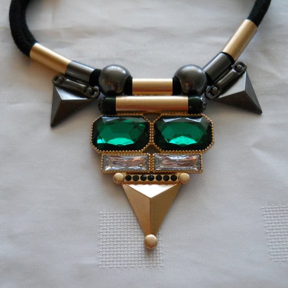 Green Scene Statement Necklace - Picture 2 of 3